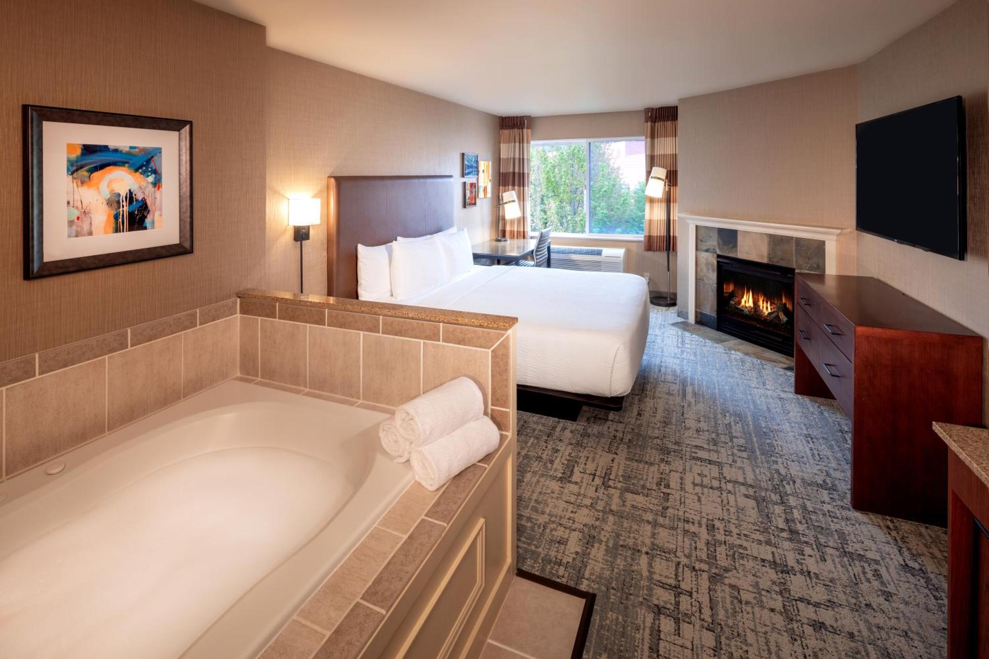 King Room Spa Bath,1746875933:JPEG