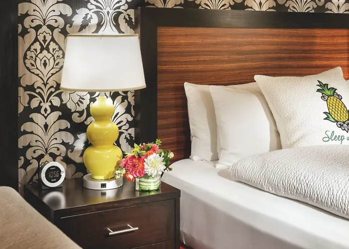 3 star hotels Staypineapple, The Maxwell , Seattle Center Seattle